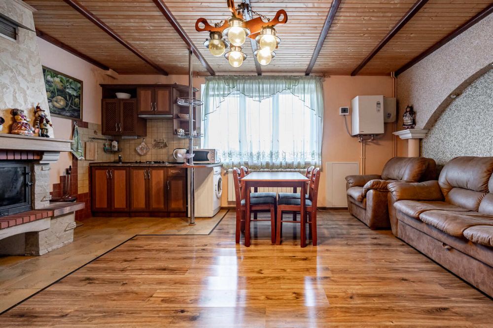 Коттедж Панський, Emerald House Apartments 3*