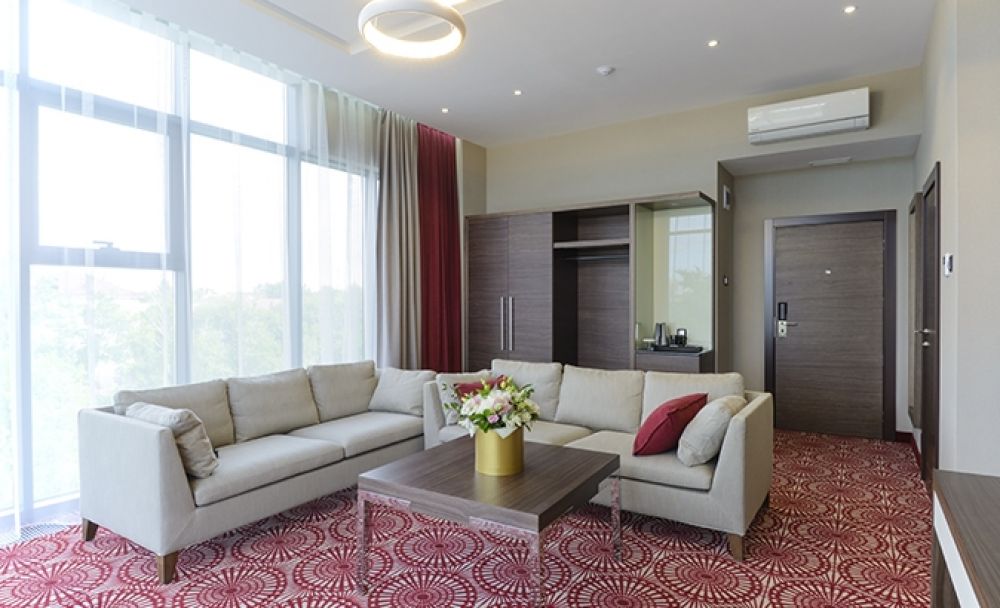 Executive Suite, Senator 5*