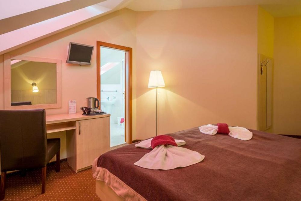 Double Standard, Prague Centre Plaza 3*