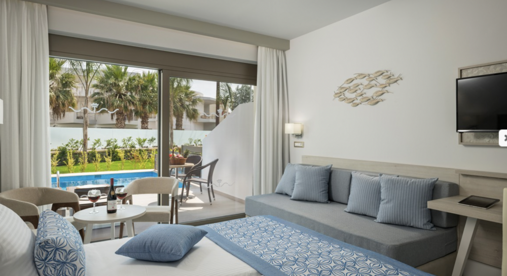 Single premium room with private pool, Vantaris Blue 4*