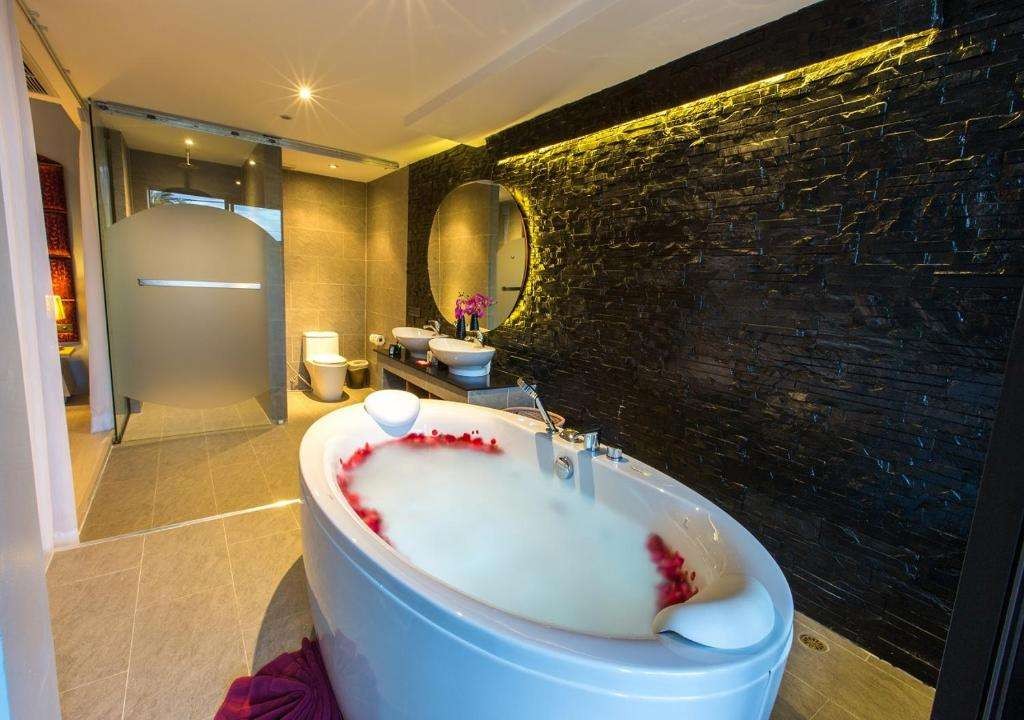 Superior jacuzzi suite, Indochine Resort & Villas 4*