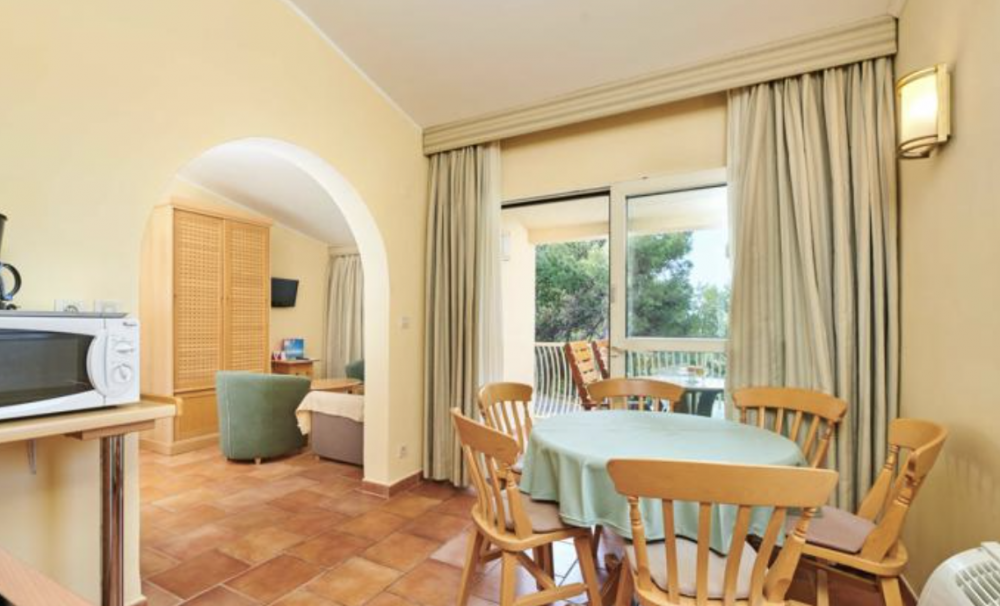 CLASSIC APARTMENT WITH TERRACE FOR 4 + 1 PERSON, Apartments Bellevue Plava Laguna 4*