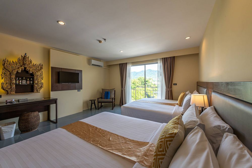 Deluxe MV, Blue Beach Grand Resort And Spa (ex. Chalong Beach Hotel & Spa) 4*