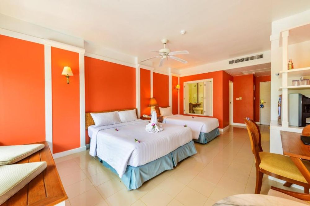 Superior Room, Andaman Seaview Hotel 4*