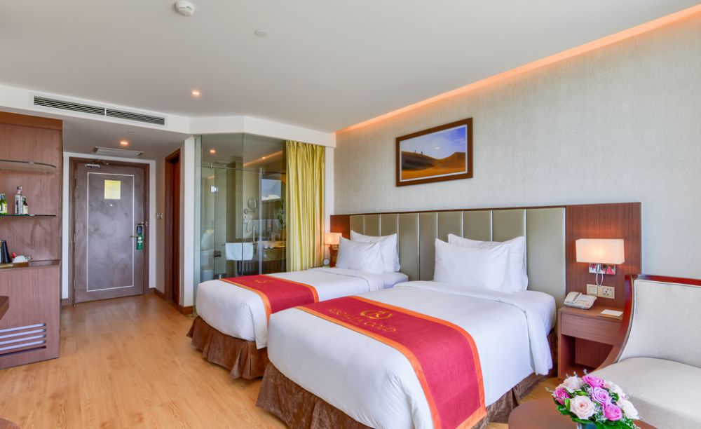 Deluxe Balcony City View, Regalia Gold Hotel Nha Trang 5*