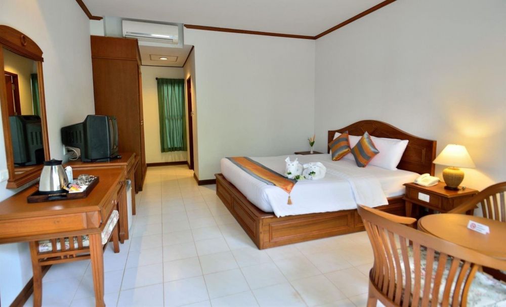 Deluxe Building, First Bungalow Beach Resort 3*