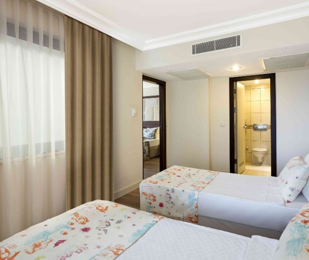 Main Building Family Room, Seven Seas Hotel Life 5*