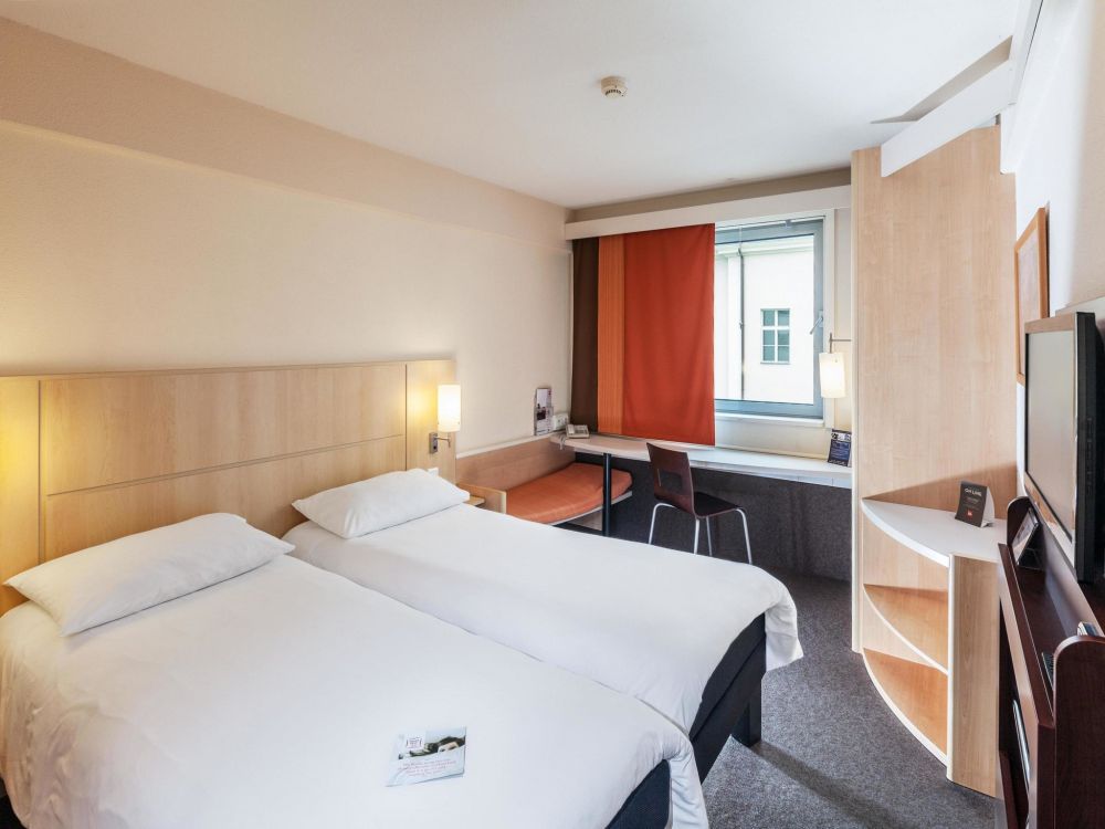 Double Standard, Ibis Praha Wenceslas Square 3*