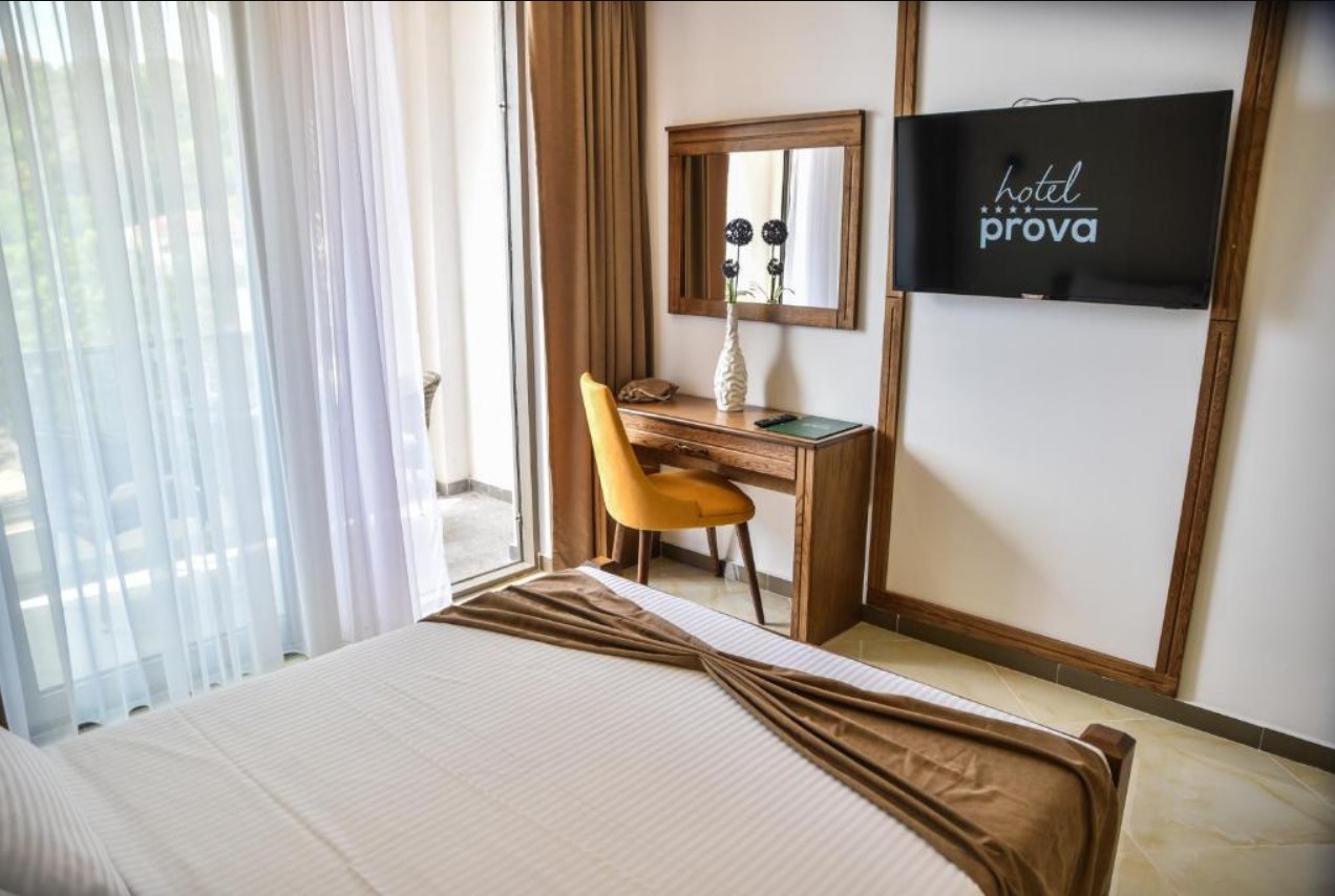 Deluxe, Prova Hotel 4*