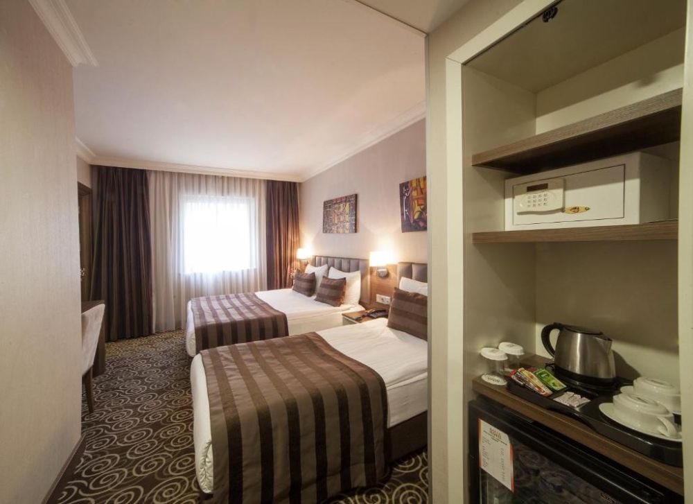 Standard DBL/TRPL, Delta Hotel Istanbul 4*