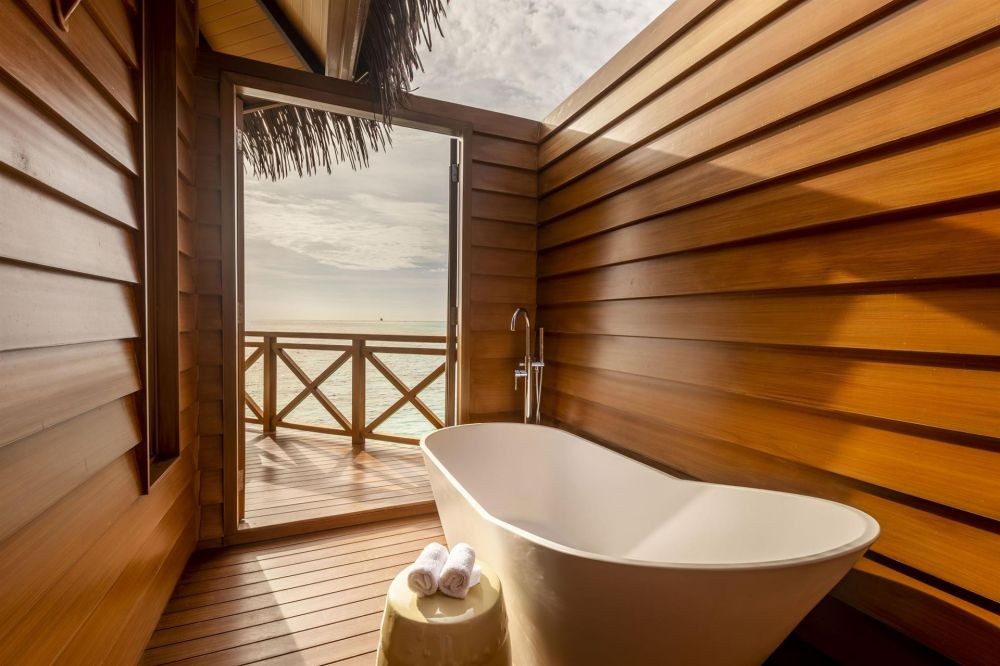 Overwater Villa, Mercure Maldives Kooddoo 4*