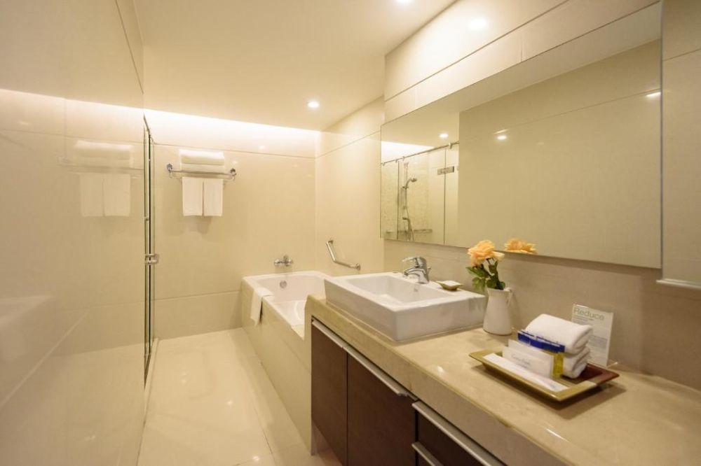 Deluxe Suite Courtyard, Centre Point Hotel Pratunam 4*