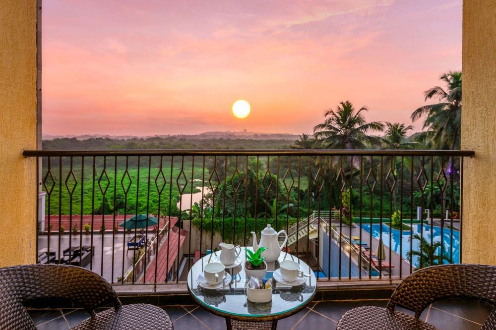 Pool View Room, Golden Tulip Goa 4*