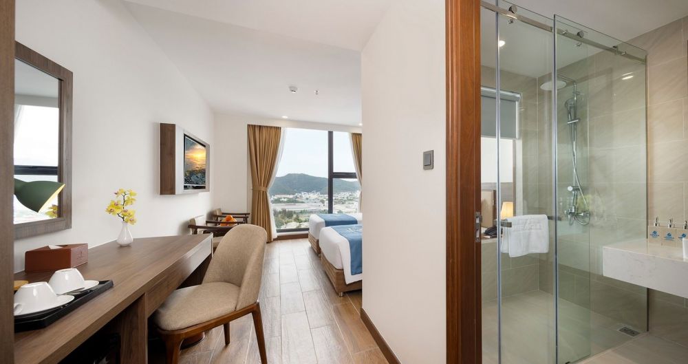 Deluxe City View, Miracle Luxury Nha Trang 4*