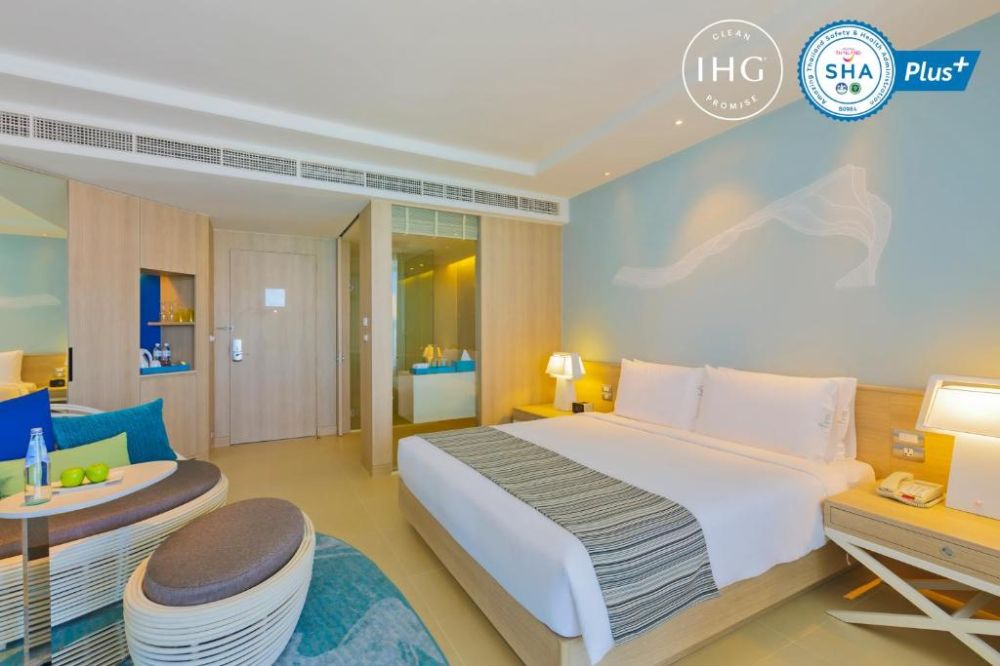 Standard With Club Access | Executive Tower, Holiday Inn Pattaya 5*