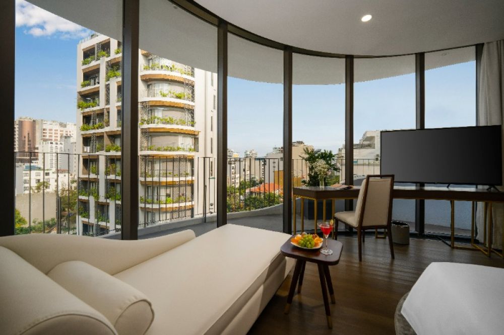 Suite with Bathtub & Balcony, Golden Lotus Grand Hotel 4*