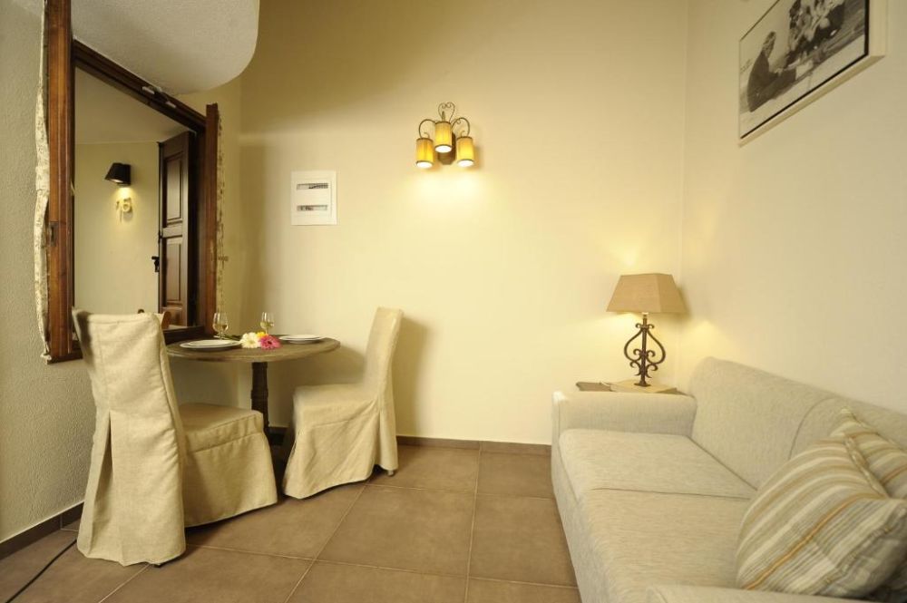 Maisonette, Pepi Boutique | Adults Only 16+ 4*