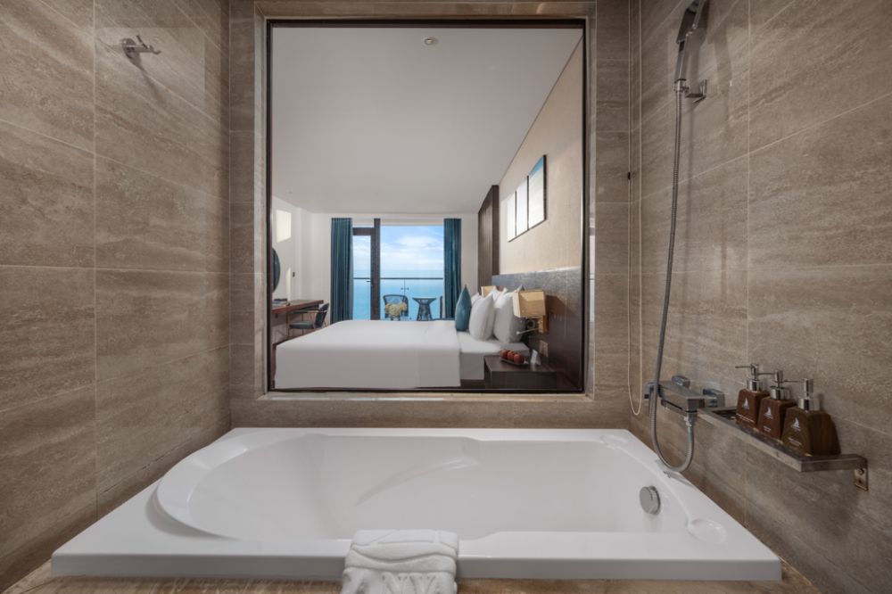 Grand Beach Front Room, Canvas Danang Beach Hotel 4*