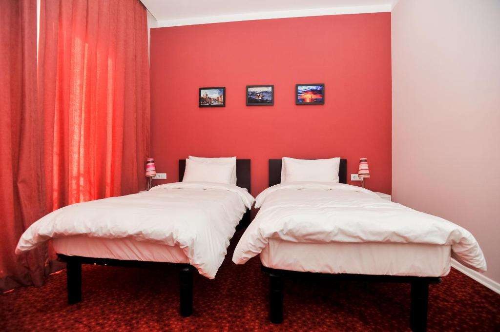 Comfort Twin / Dbl, Piazza Hotel (ex. Piazza Four Colours) 3*