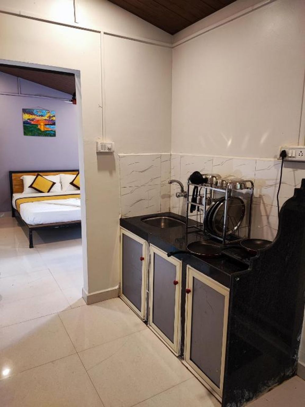 Family Studio AC with Kitchen, Shivam BNB 