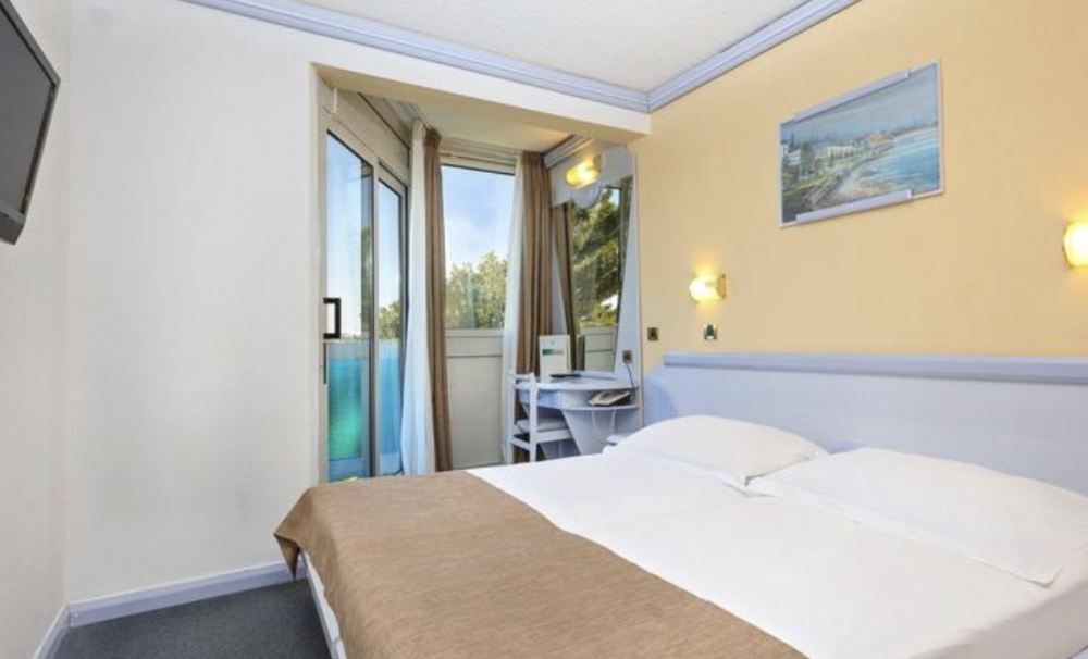 CLASSIC ROOM WITH BALCONY PARK SIDE, Hotel Plavi Plava Laguna 3*