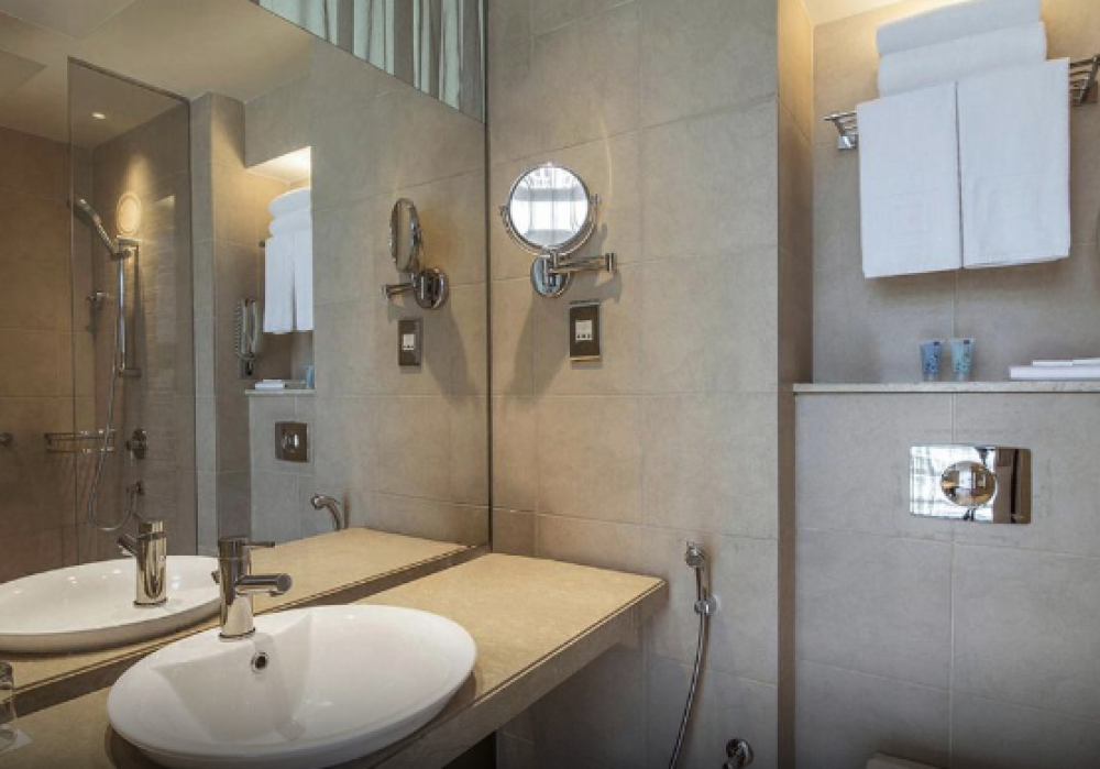 1 Queen Family Suite Plaza View, Yas Plaza Circuit (ex. Centro Yas Island Rotana) 3*