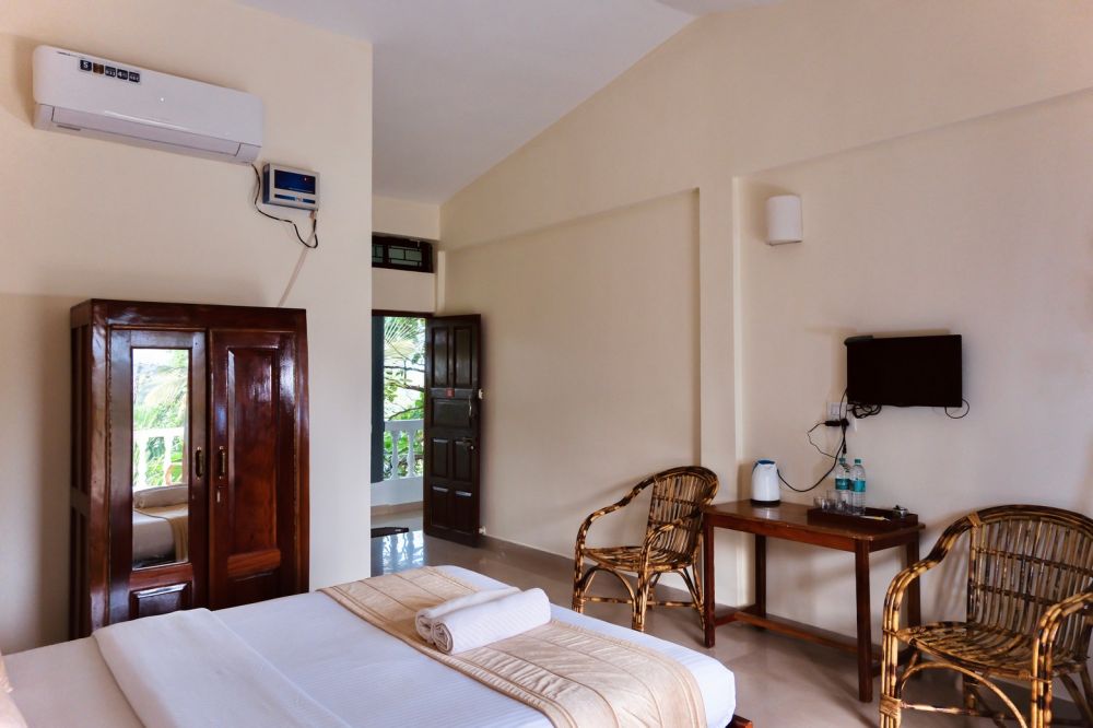 Deluxe AC, Oasis Beach Resort Morjim 2*