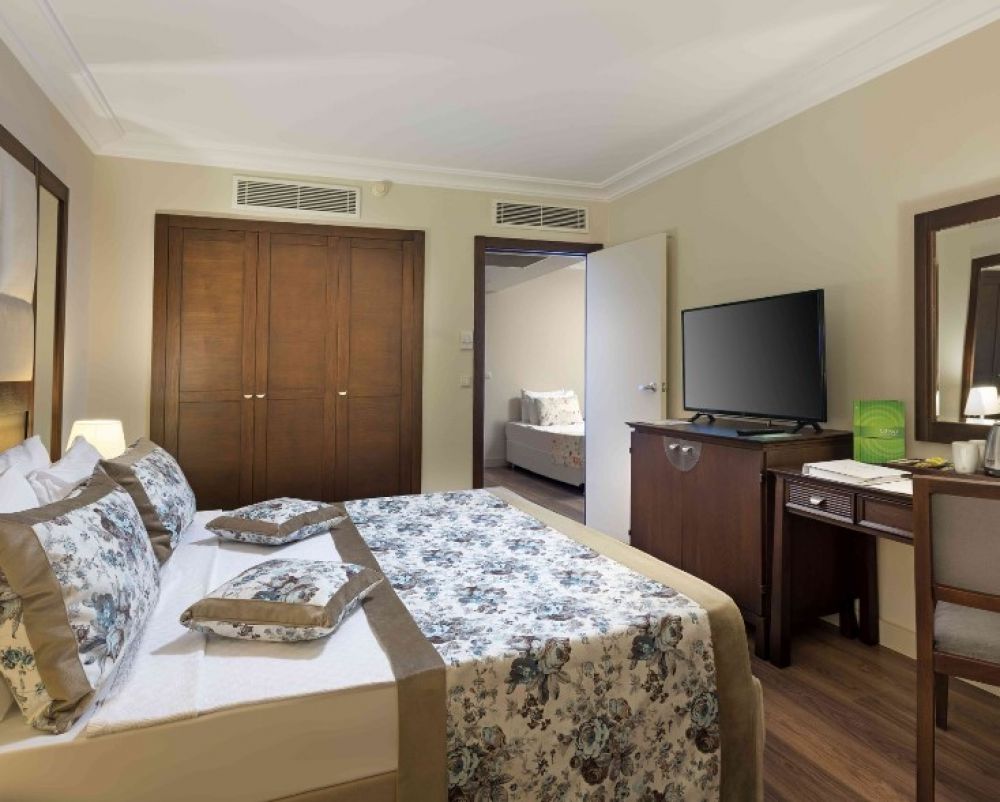 Main Building Family Room, Seven Seas Hotel Life 5*