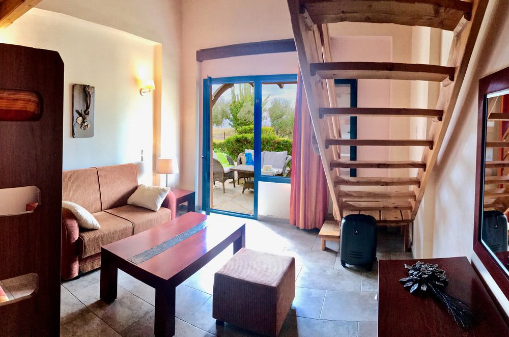 Maisonette Ground Floor, Village Mare 4*