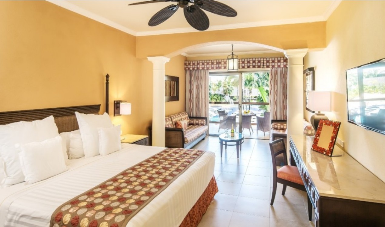 Junior Suite Premium Level Pool View/ Ocean Front, Barcelo Maya Palace 5*