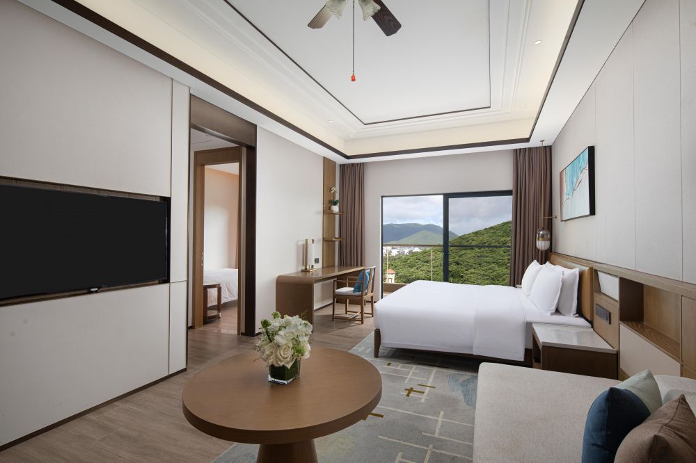 1 King 1 single Bed STE Mountain View, Holiday Inn & Suites Sanya Yalongbay 5*