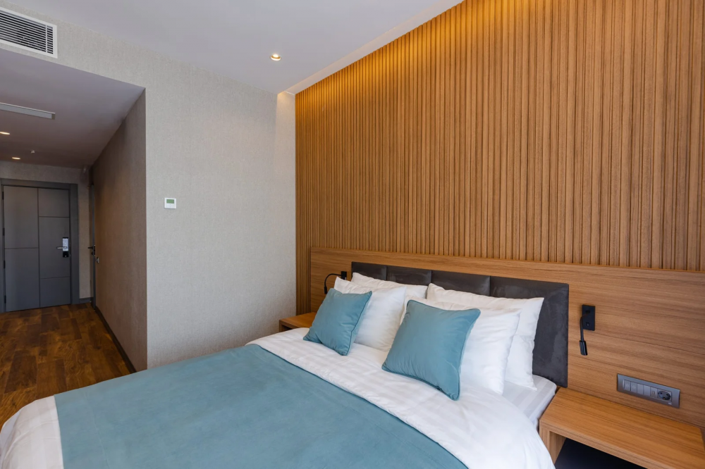 Standard Twin, Monarch 4*