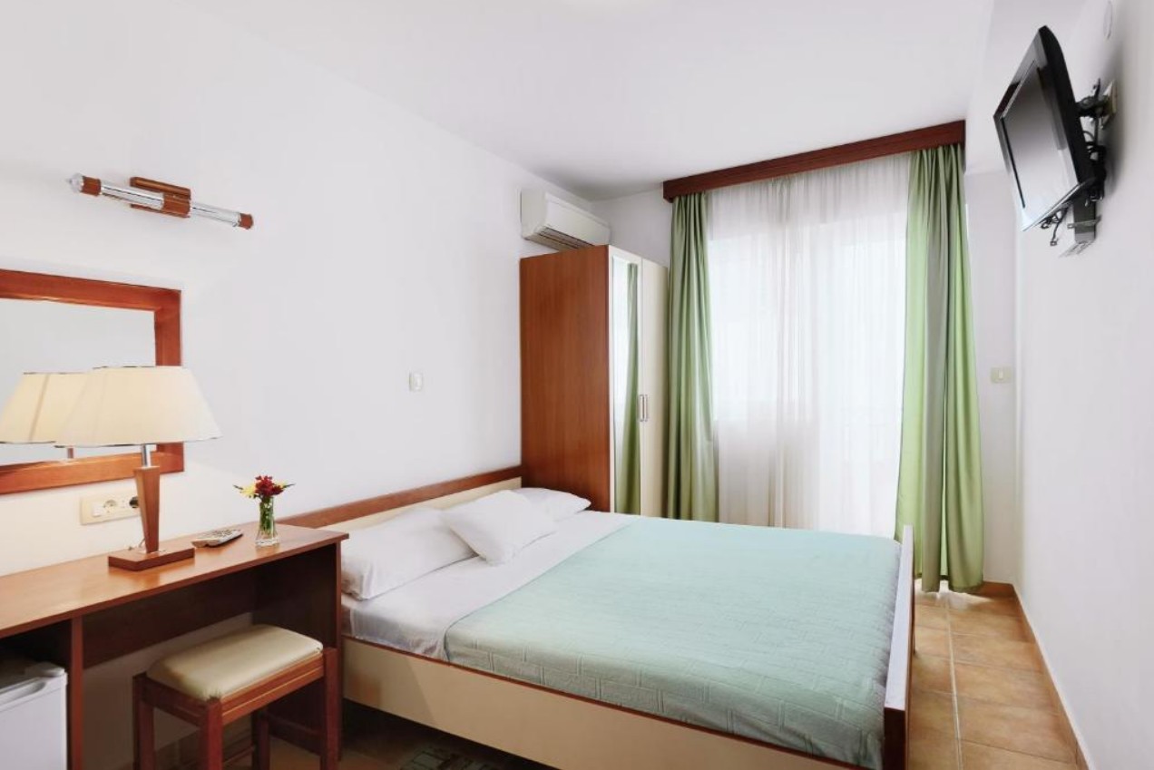 Double Room, Ivona 3*