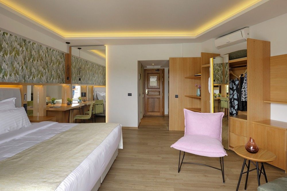 Junior Suite, Dolce Athens Attica Riviera 5*