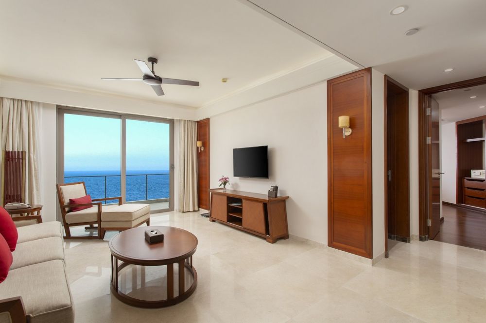 180-degree Super OV two-bedroom Suite, Seacube Resort 4*