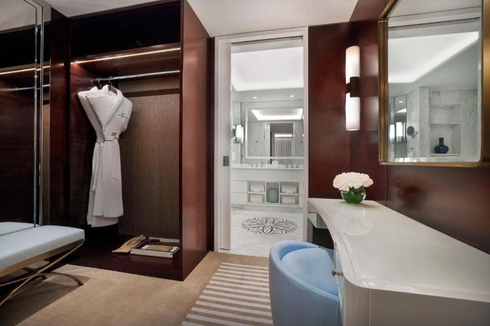 Deluxe One-Bedroom Suite, Waldorf Astoria Lusai 5*