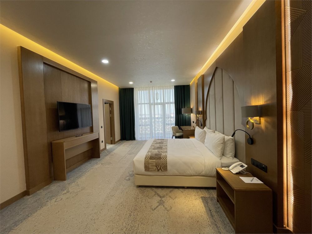 Executive Suite, Farovon 4*