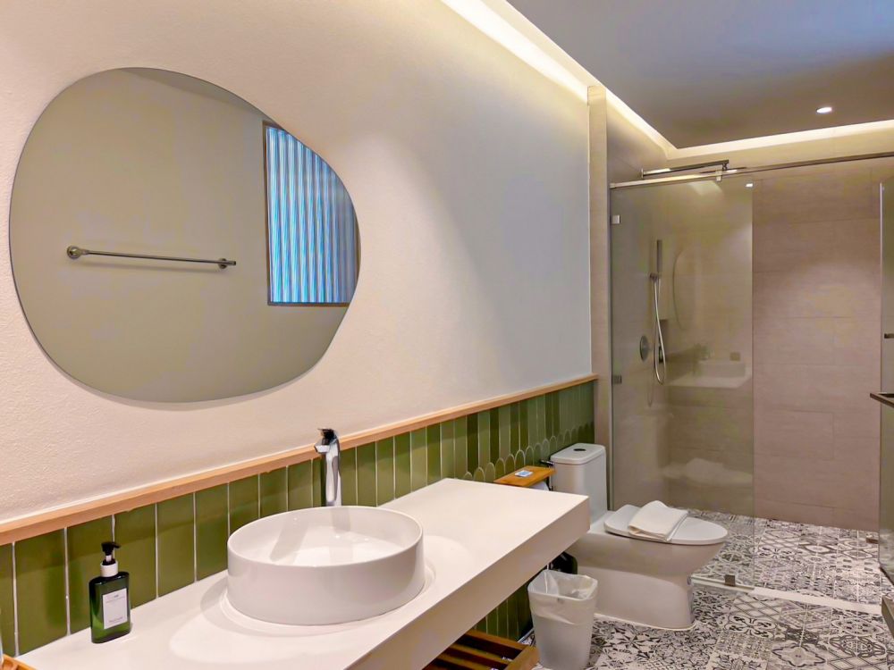 Deluxe Avenue, Peach Hill Resort 4*