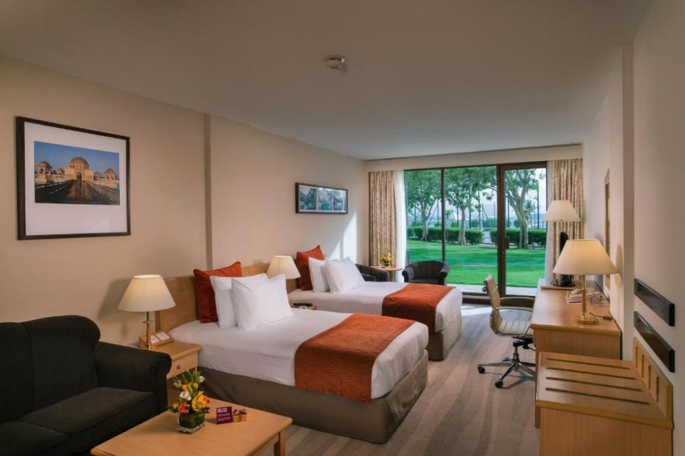 Family Room/Family Room Courtyard Access, Crowne Plaza Muscat 4*