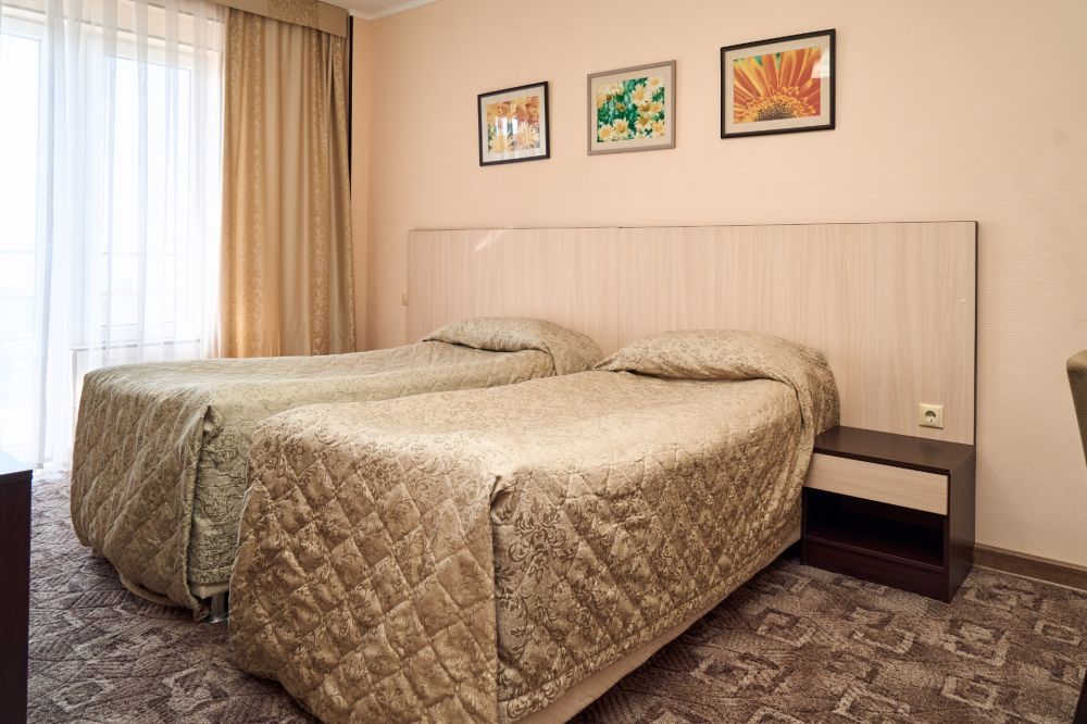 Twin Room, Каприз 