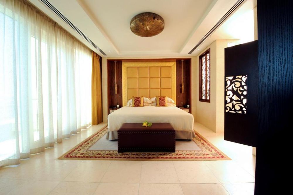 Landmark Suite, Raffles Dubai 5*