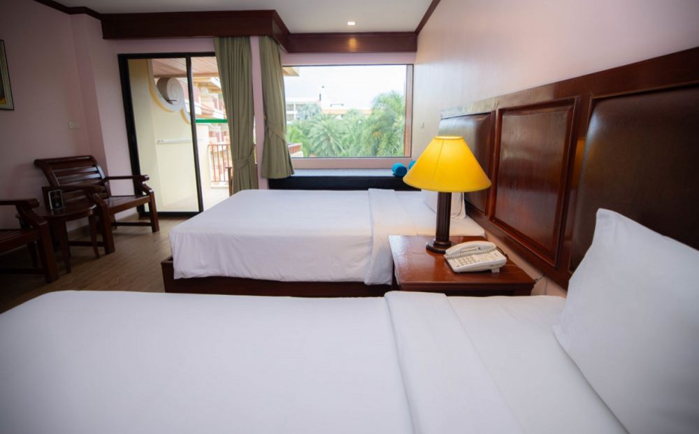 Oasis Pool Room, Baumanburi Hotel 3*