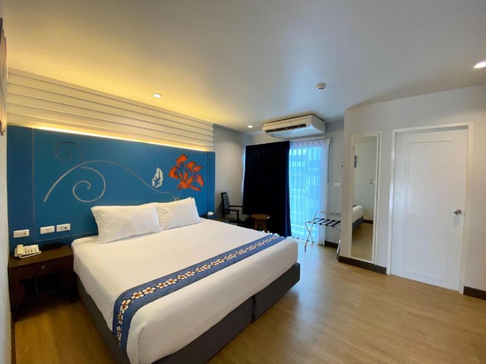 Deluxe, Days Inn by Wyndham Patong Beach Phuket 3*