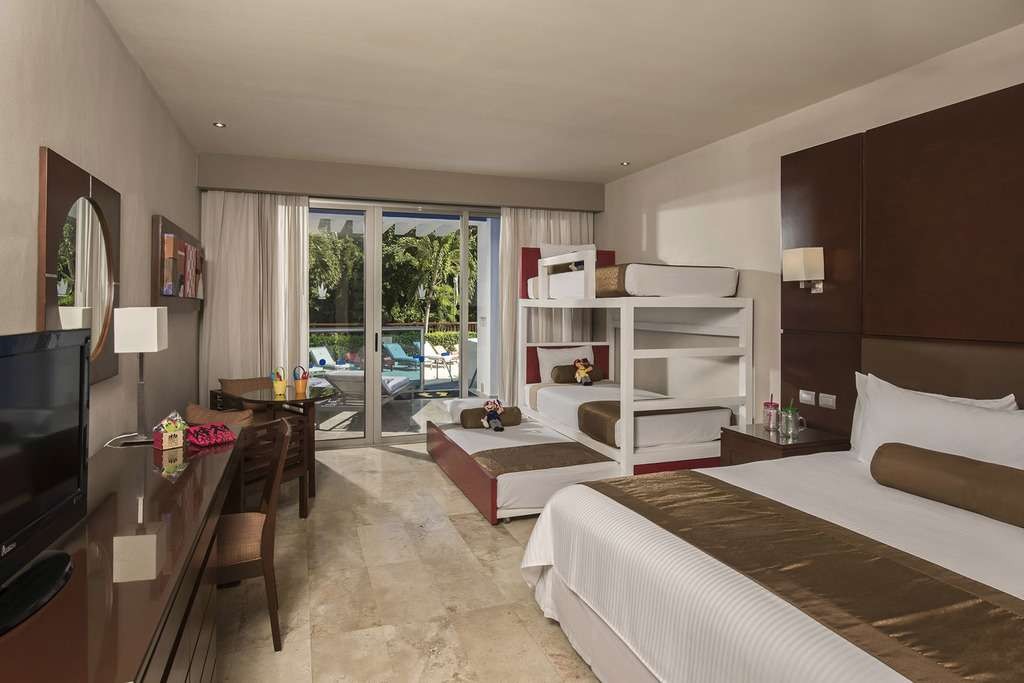 Family Club Deluxe Junior Suite Swim Out, Princess Family Club Riviera 5*