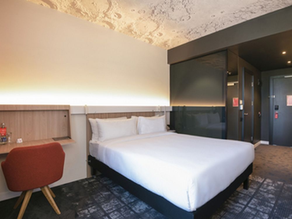 Budget Room (King Bed), Ibis Hotel 4*