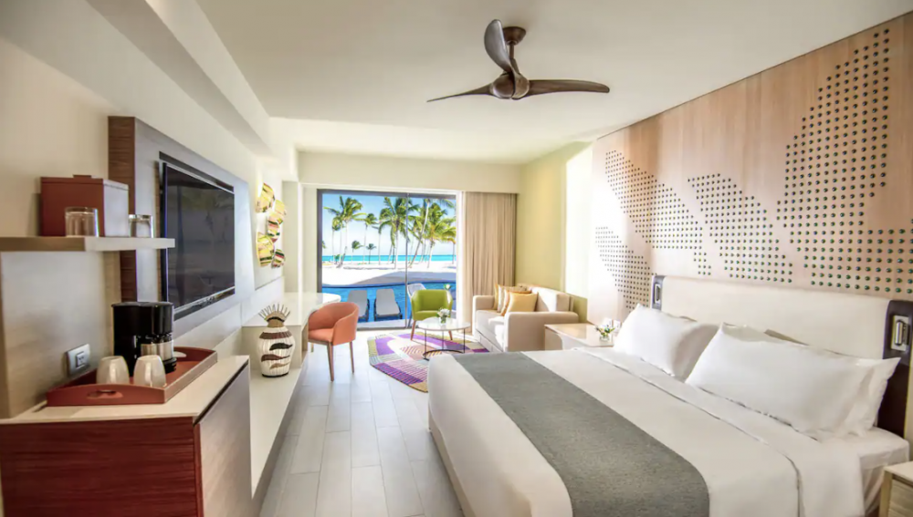 Club Ocean Front Junior Suite Swim Up (13+ Only), Hyatt Ziva Cap Cana 5*