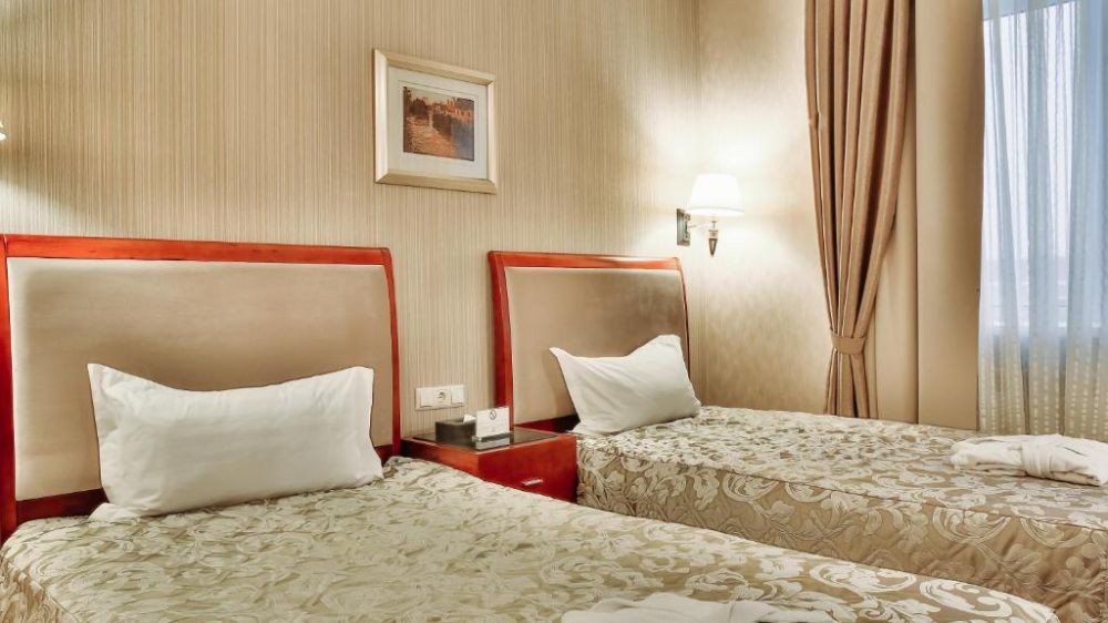 Стандарт, Goldman Empire Hotel 4*