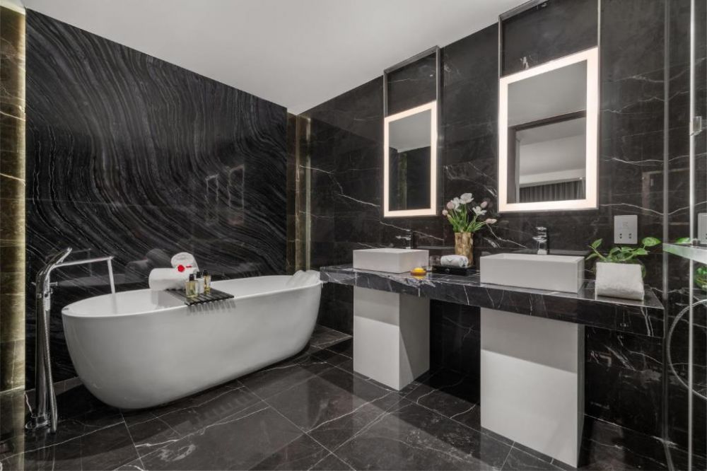 One-Bedroom Suite with River View - Lounge Access, Crowne Plaza Danang City Center 5*