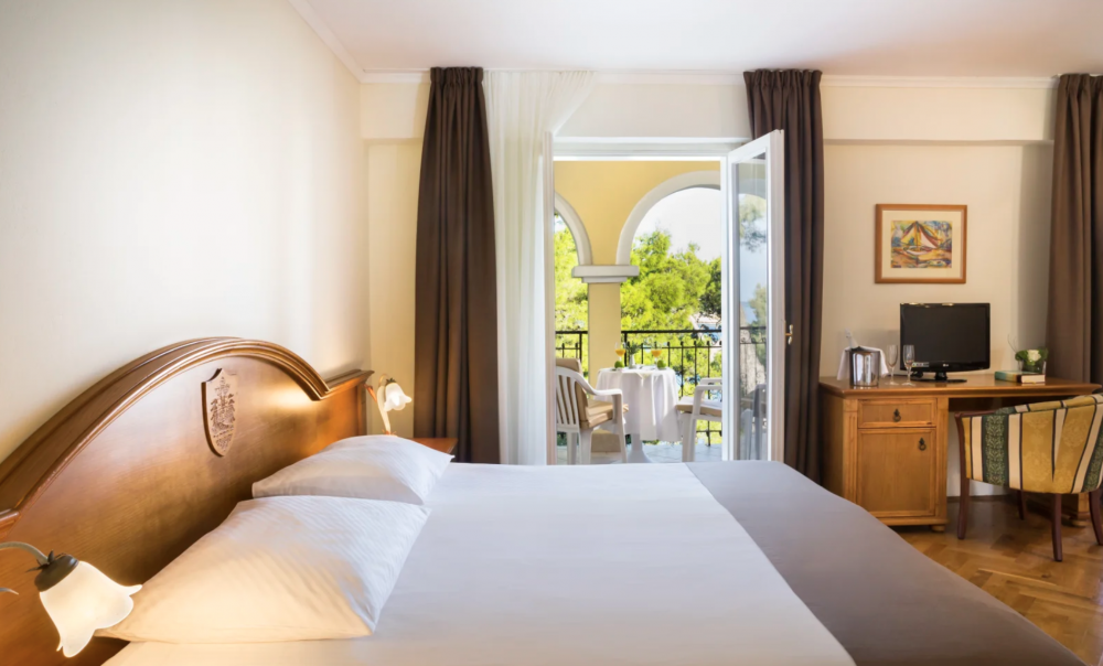 Superior double room with extra bed, Hotel Katarina 3*