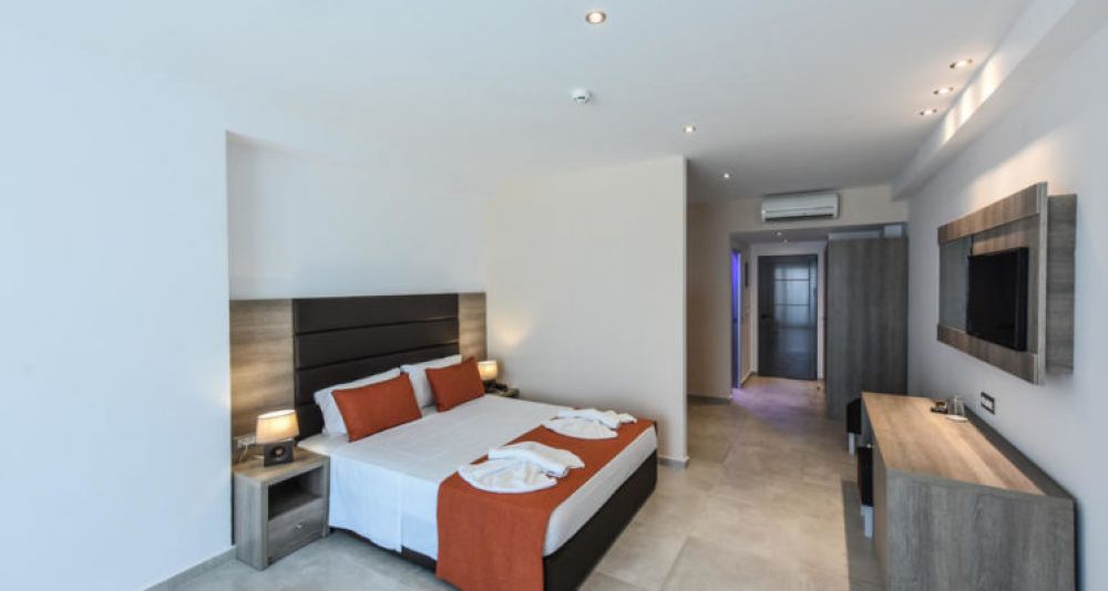 Family Room/ Sharing Pool, Panorama Village Hotel 4*